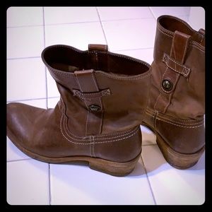 Frye Carson Bootie